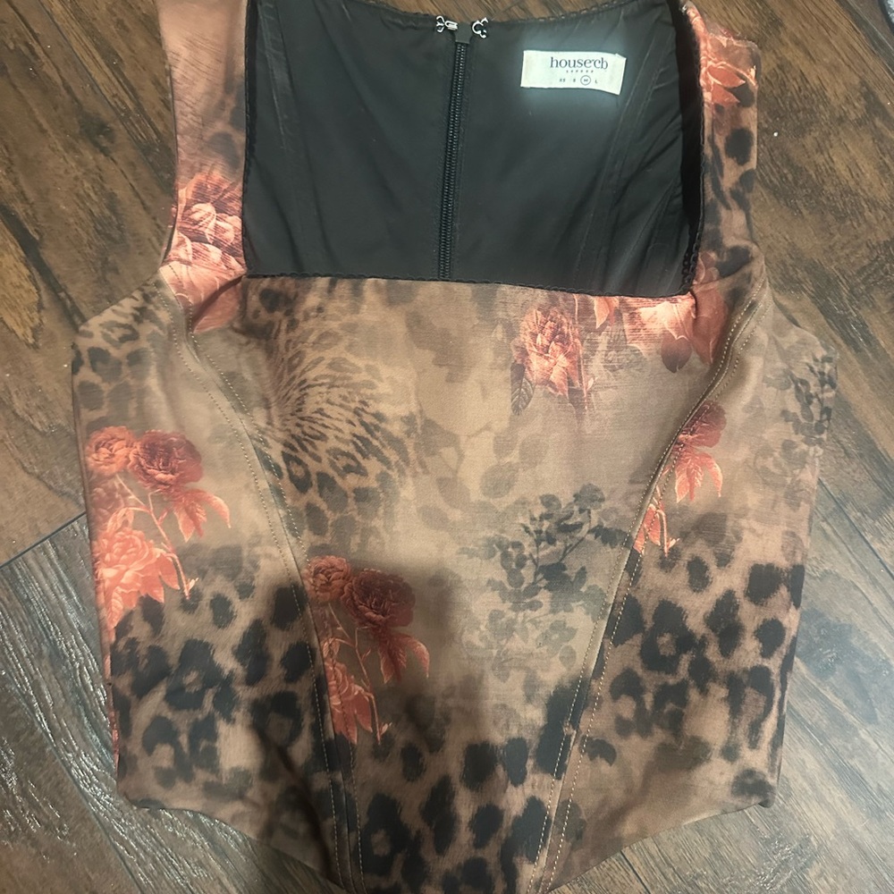 House of cb leopard and rose top
